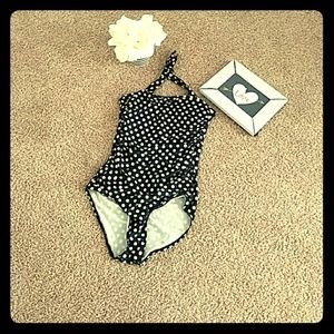 A girls 1 piece swim wear